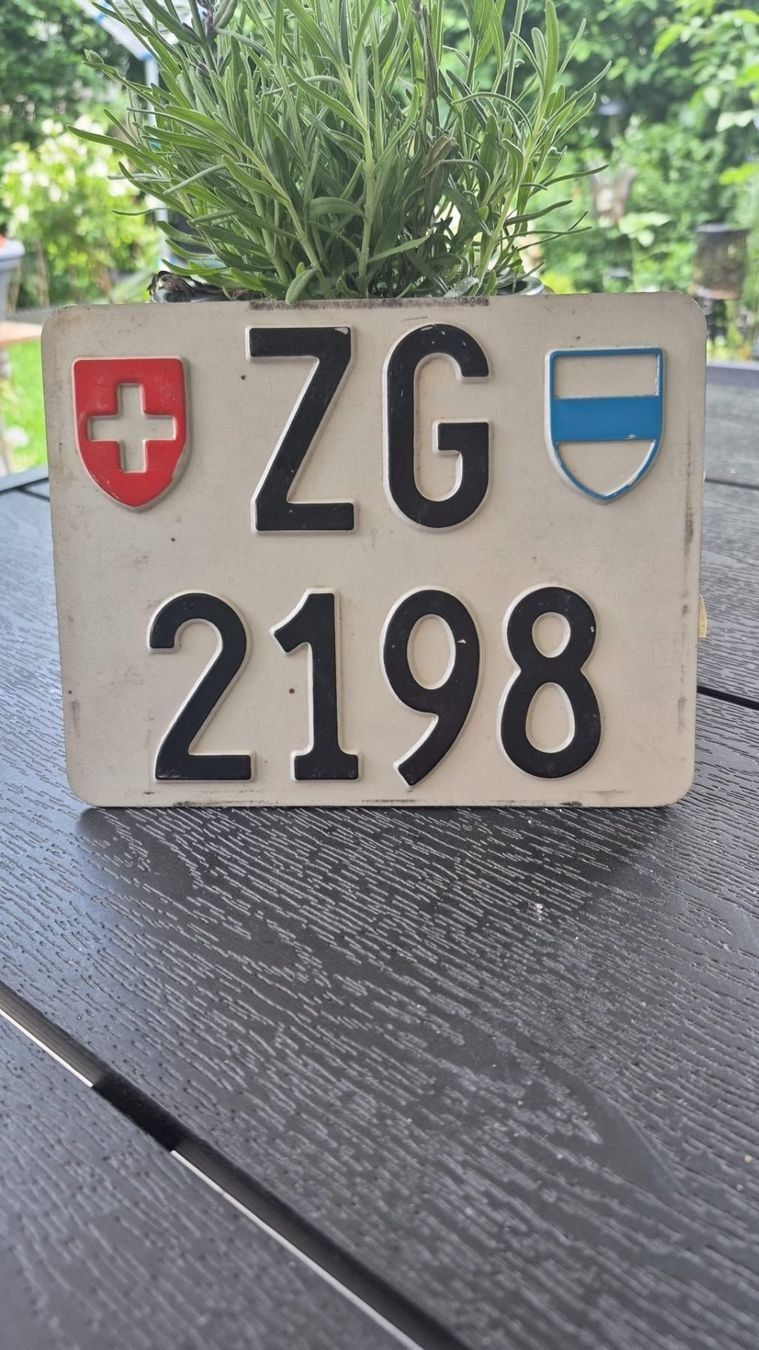 Schilder: Motorradnummer ZG 2198 – Gebraucht aus St. Gallen von hanschpi