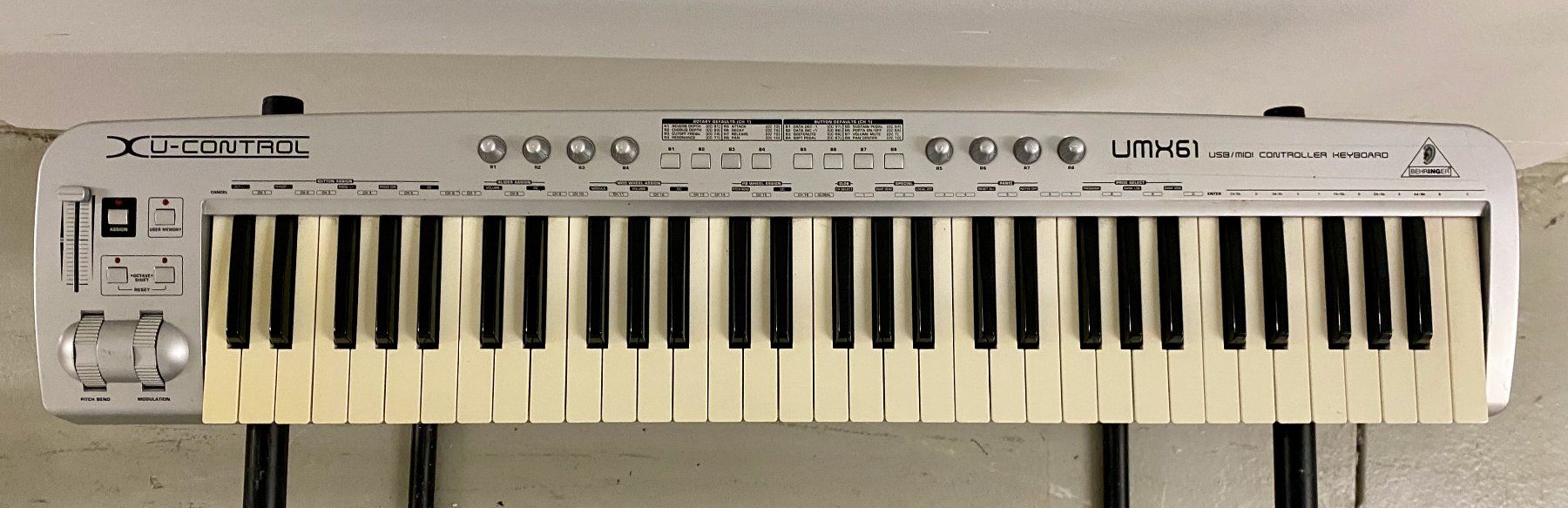 Behringer Strumenti musicali: Behringer U-CONTROL UMX61 Midikeyboard – Usato da Dietikon venduto da Ilsru 1