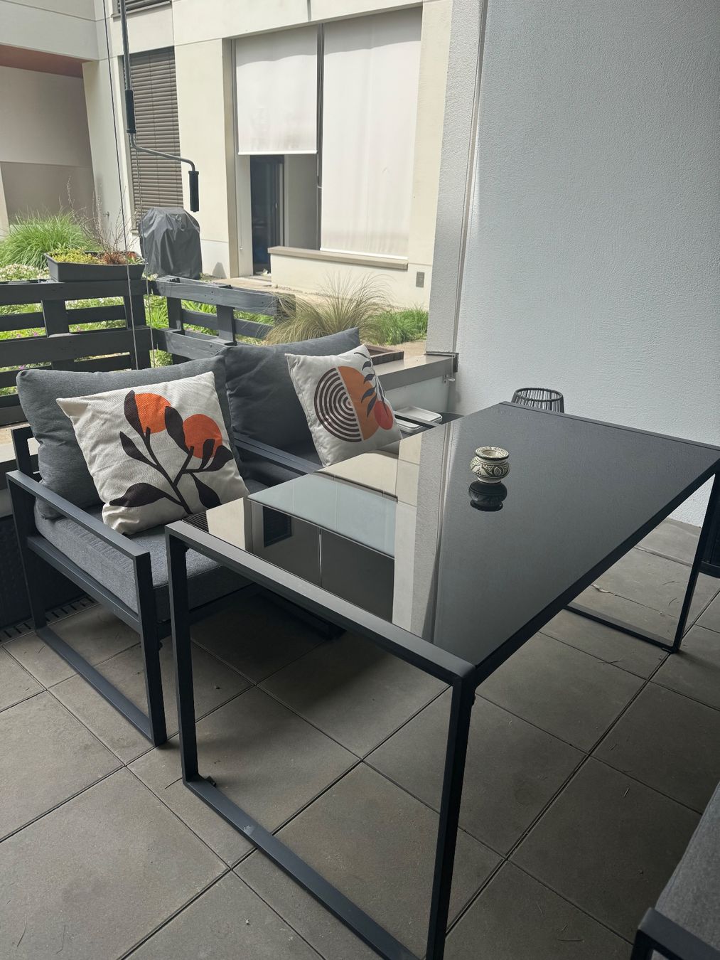 Mömax Set di tavolo e panche: Gartenlounge Set grau (Sofa, 2 Sessel & Tisch) – Usato da Emmen venduto da sin_9c9b 1