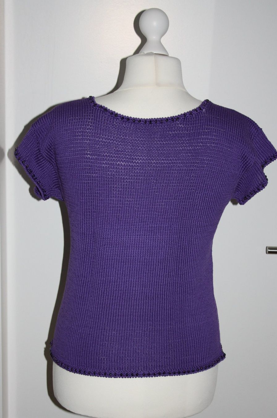 Maglioni & Felpe: Pullover mit kleinen Ärmel Glasperlen am Saum violett Gr. XL – Usato da Flüelen venduto da Diversicum-Textil 1