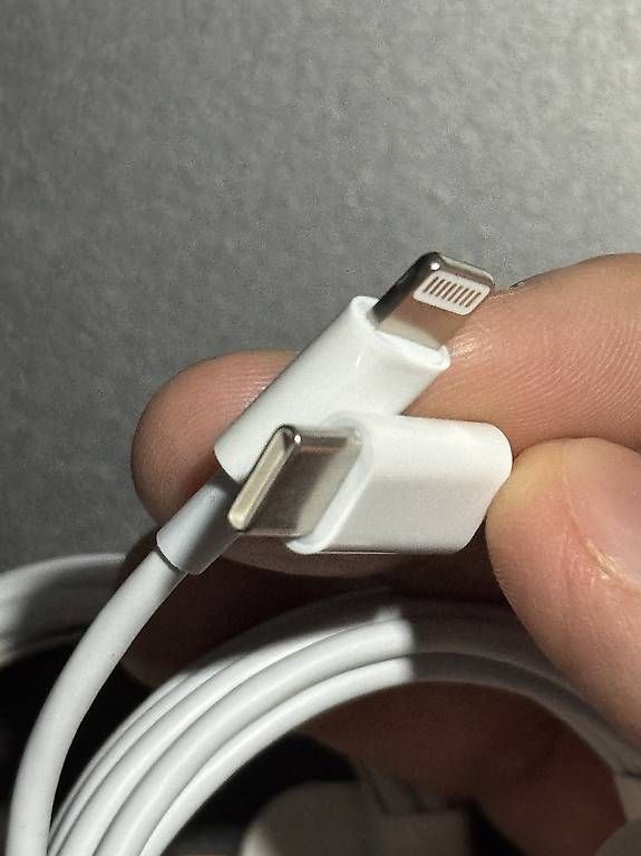 Caricabatterie: NEU - USB-C to Lightning Cable 2m 25W inkl. Adapter – Nuovo e nell'imballaggio originale da Neuhausen venduto da francesco1993 1