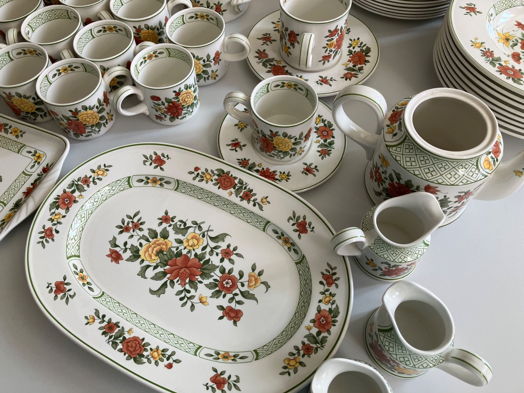 Villeroy & Boch Set di piatti: Summerday Villeroy & Boch Geschirrset 92 Teile – Usato da Aarburg venduto da Wendepunkt_Fundgrube 2