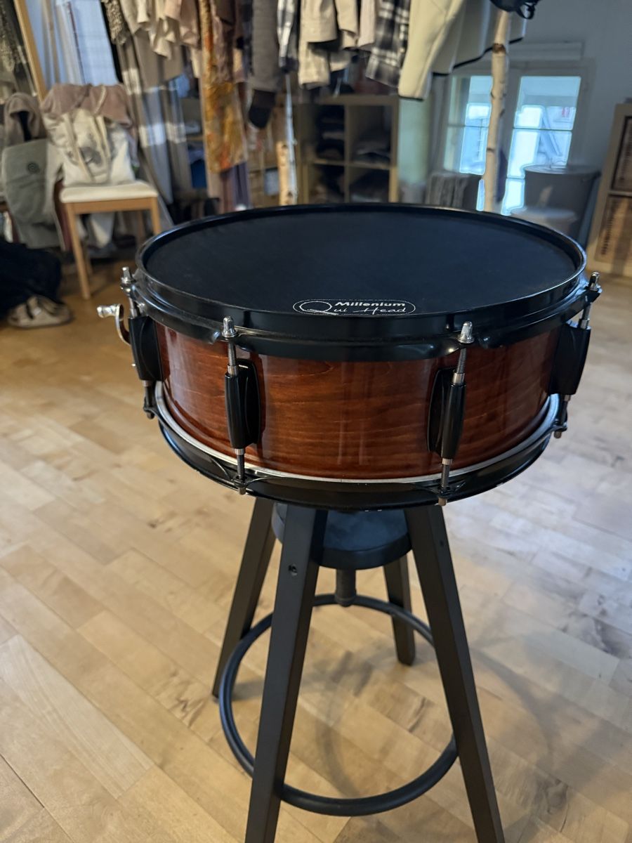 Strumenti musicali: 14 Snare mit Silence Fälle  – Usato da Allschwil venduto da Hitch-wild