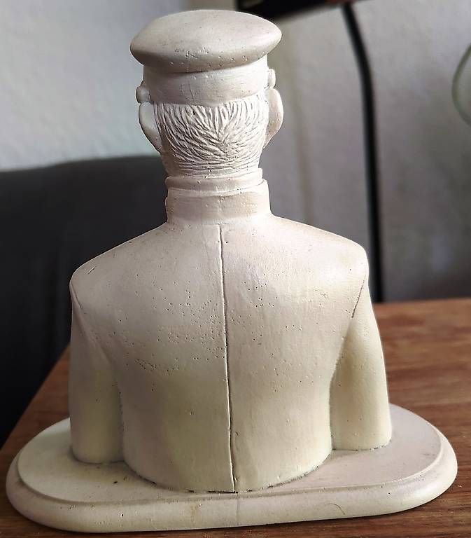Figurines: PRATT - Statuette Buste CORTO MALTESE – D'occasion à LAUSANNE par swof 1