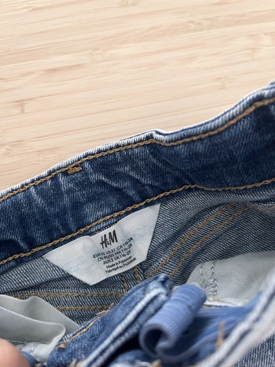 H&M Pantaloni: Short en jeans H&M taille 92cm – Nuovo (secondo la descrizione) da Cossonay-Ville venduto da Venusa09 3