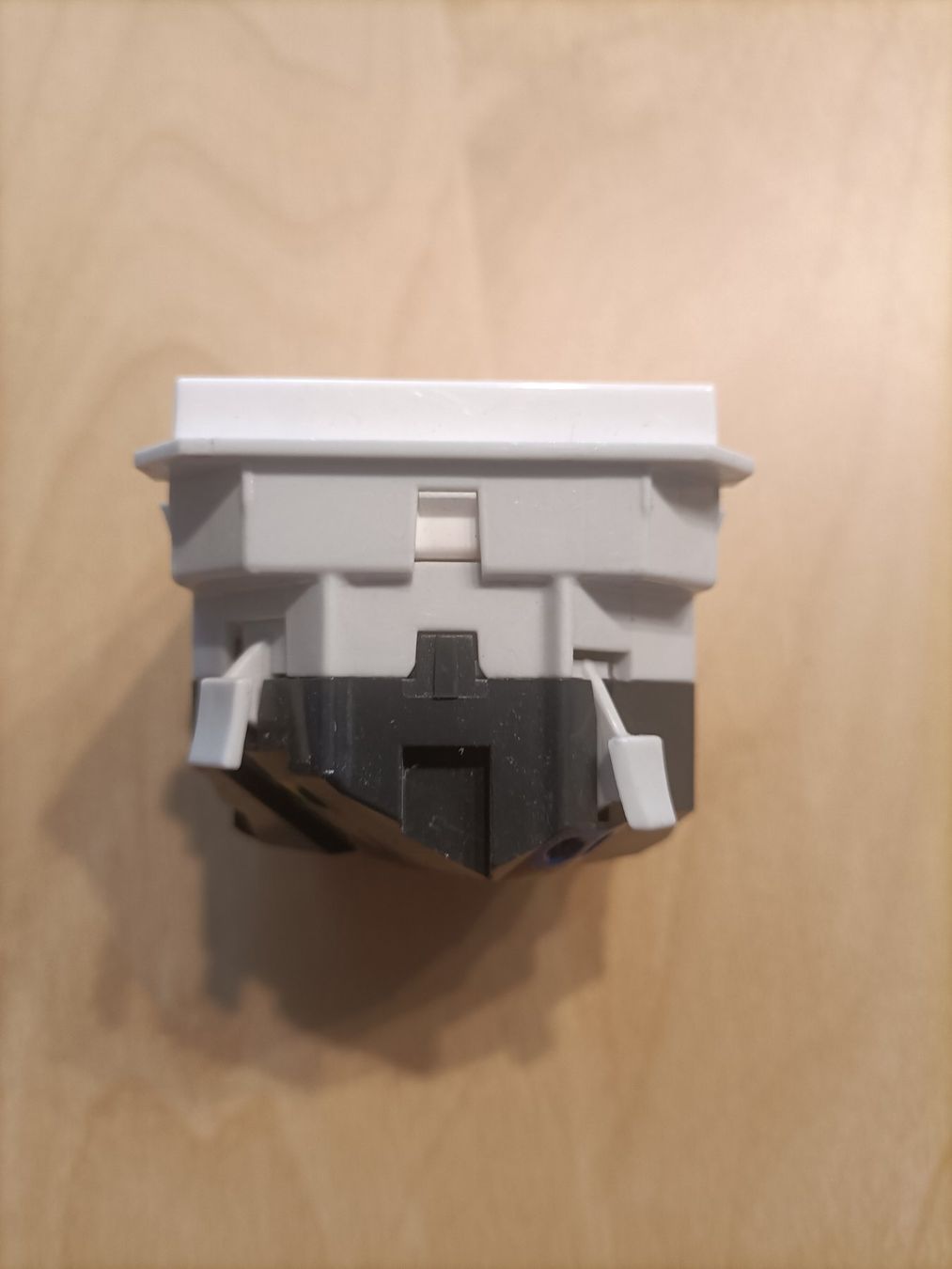 Legrand Spine: Steckdose Doppelt Legrand 571827, 10A 250V – Usato da Rudolfstetten venduto da Ivost 2