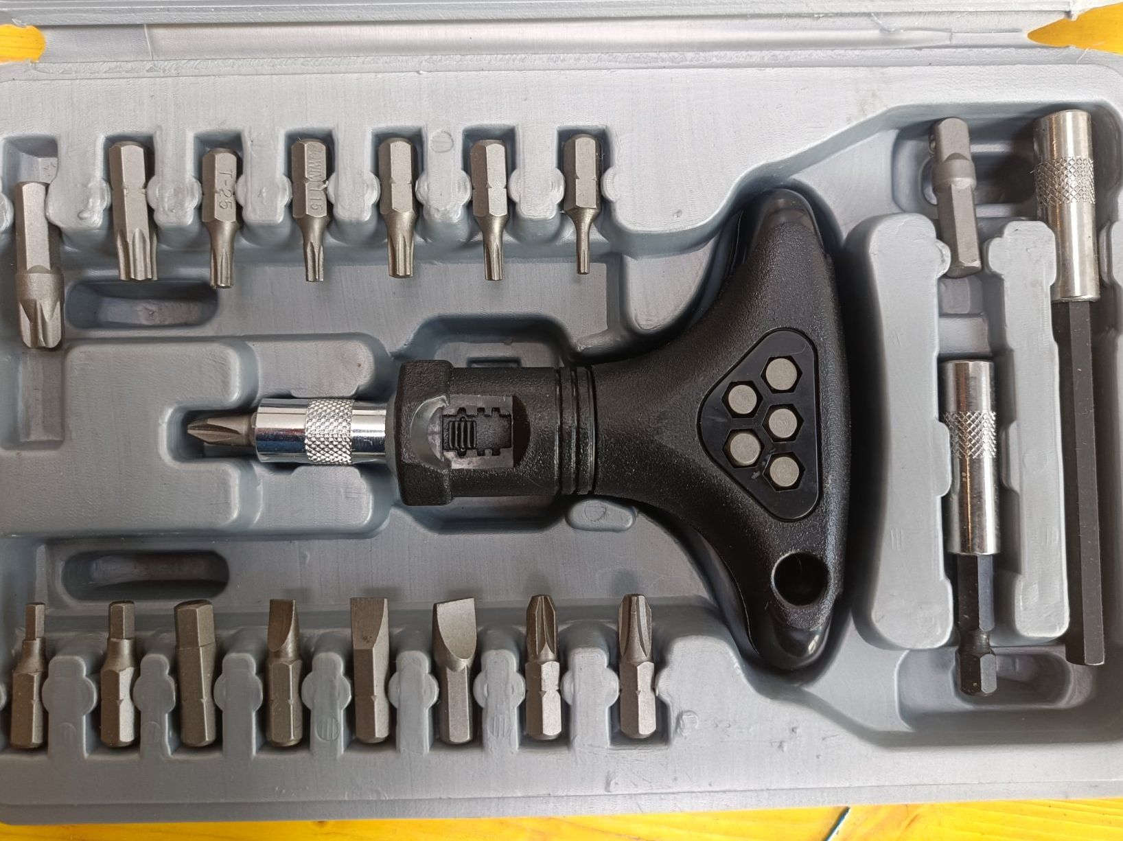 Tutti gli attrezzi: Werkzeug-Set mit Ratsche und Bits - Neu – Nuovo e nell'imballaggio originale da Hombrechtikon venduto da Unser_Hofer 4