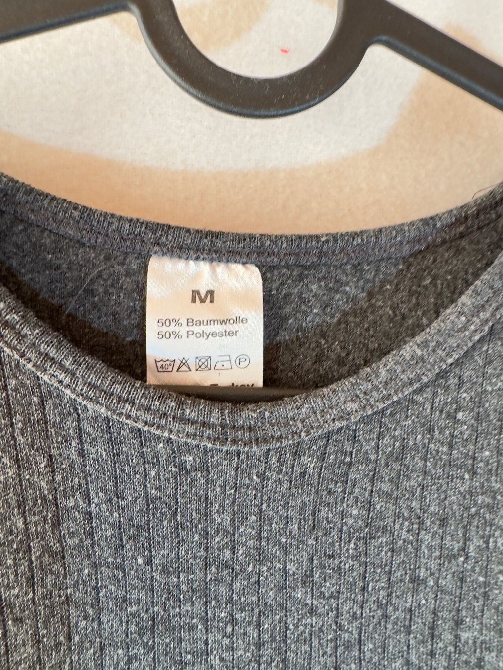 Top: Graues Shirt Gr. M – Usato da Grosswangen venduto da second_hand_dress 2