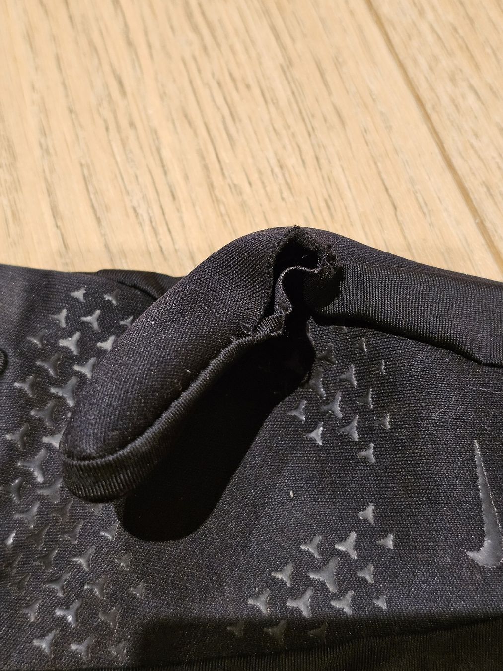 Nike Handschuhe & Handstulpen: Nike Handschuhe Kinder Grösse M + 3x Schweissbänder – Neu (gemäss Beschreibung) aus Thalwil von Beckhaem 2