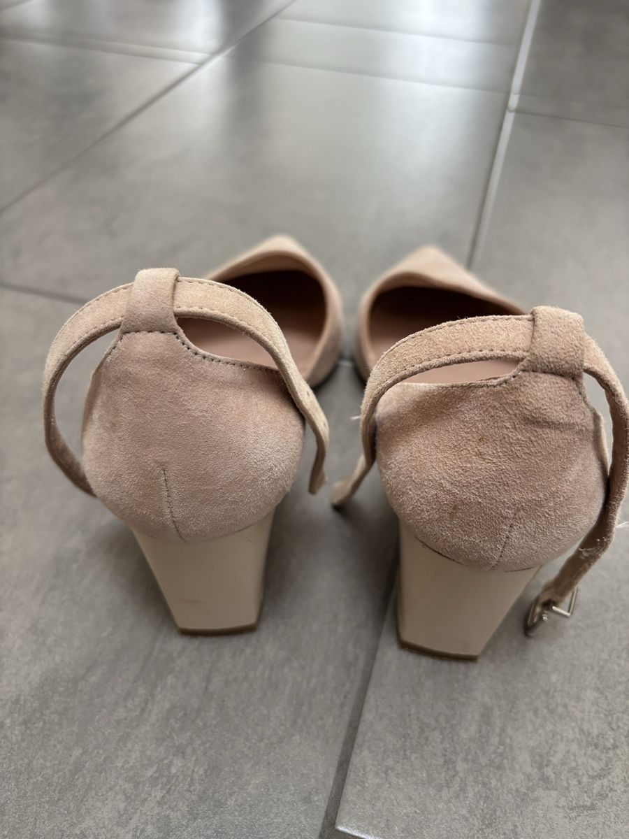 Scarpe da donna: Pumps – Usato da Ballwil venduto da lenovum 1