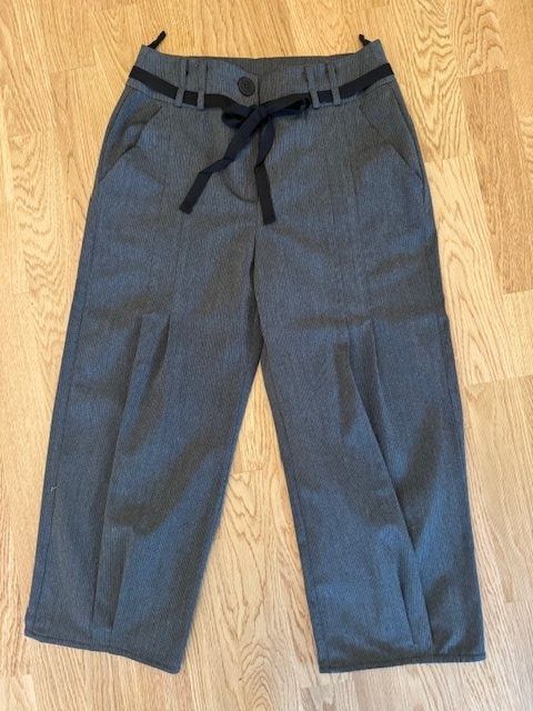 Pantaloni: Damen Hose Gr.36 3/4 – Usato da Wabern venduto da MagdalenaWabern