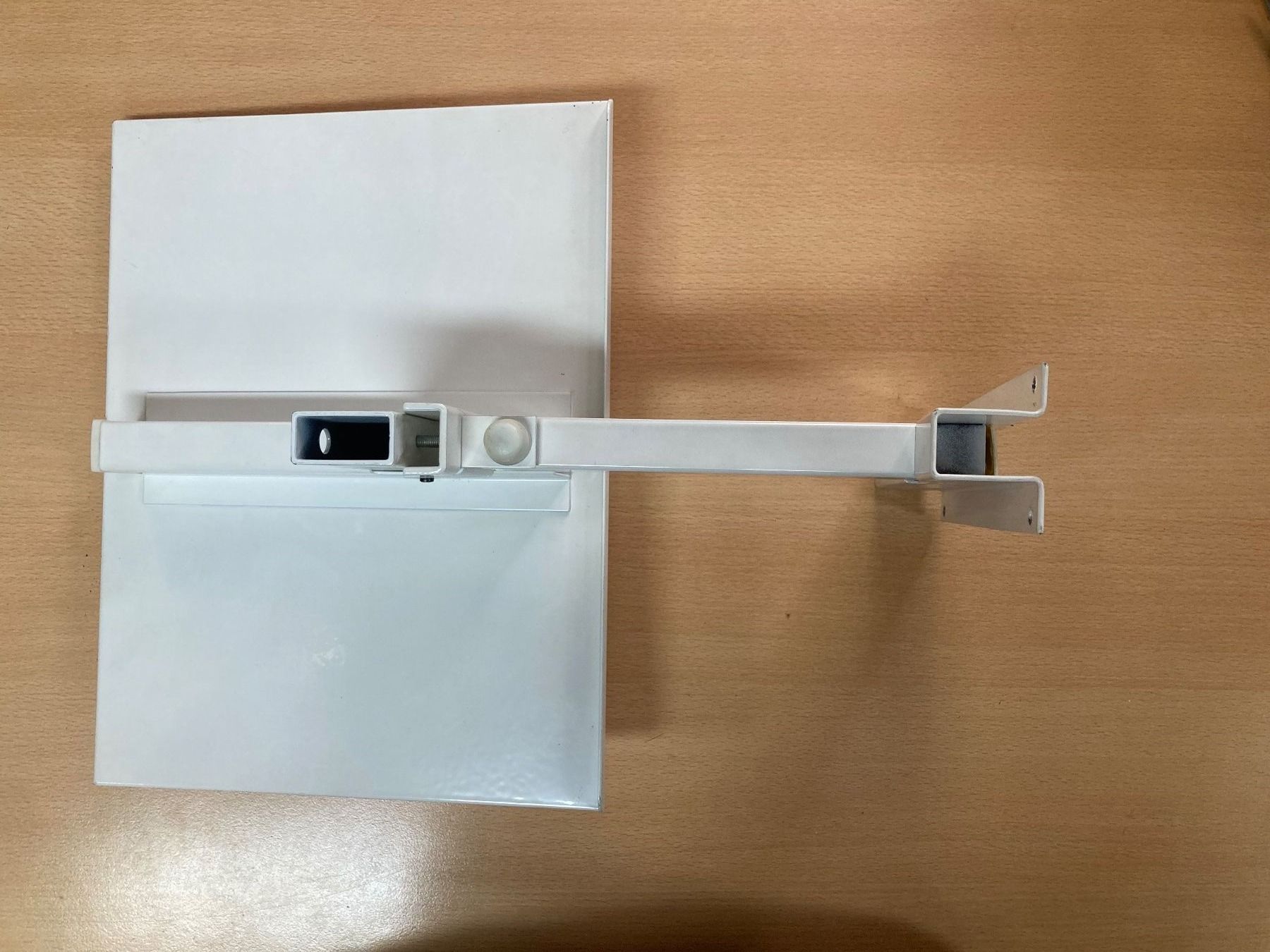 Wandhalterungen: Wand-Beamerhalterung Weiss – Gebraucht aus Weite von FTW-AG 1