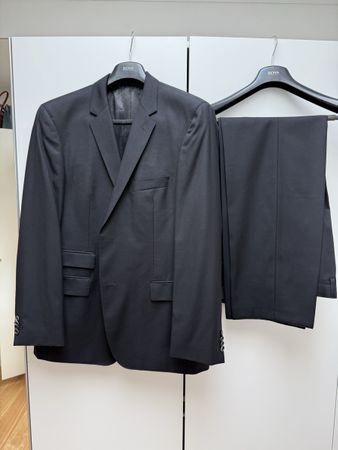 HUGO BOSS Anzug fein gestreift in Schwarz 