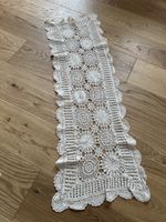 Gehäkelte Tischdecke, Handarbeit, vintage Stil