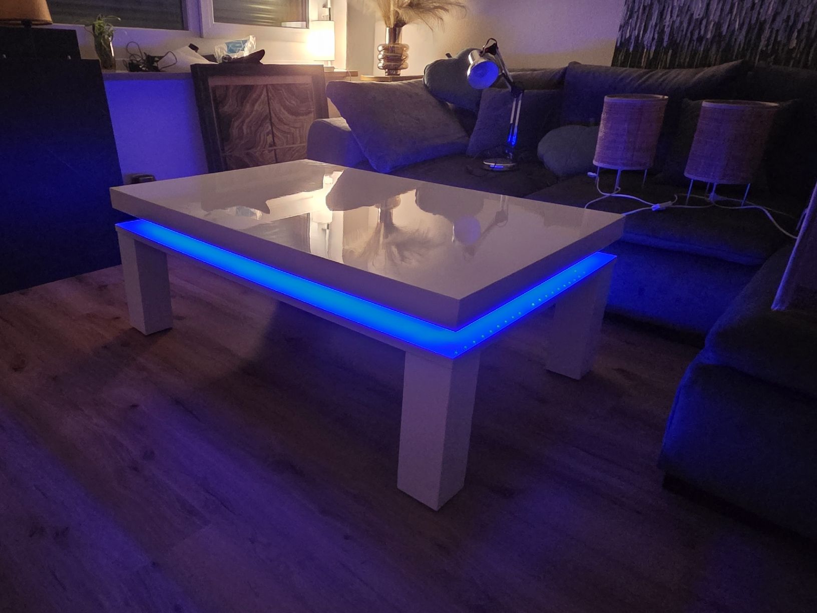 Tavoli: Couchtisch weiss Hochglanz mit LED  – Usato da Brüttisellen venduto da par_8zbj