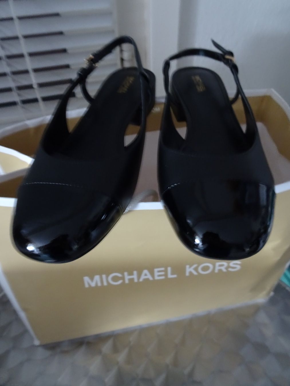 Michael Kors Scarpe da uomo: BRAND NEW MICHAEL KORS SLINGBACKS LEATHER 40 & CHANEL SAMPLE – Nuovo e nell'imballaggio originale da Oberwil b. Zug venduto da JICKY-1889 2