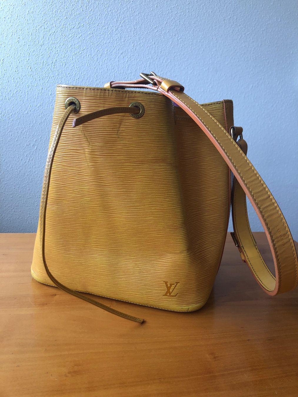 Louis Vuitton Borse da donna: Louis Vuitton Petit Sac Noe gelb – Usato da Zürich venduto da ehupp
