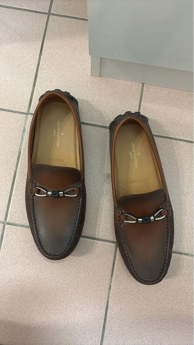 Louis Vuitton Herrenschuhe: Louis vuitton – Neu (gemäss Beschreibung) aus Pully von Kalissa