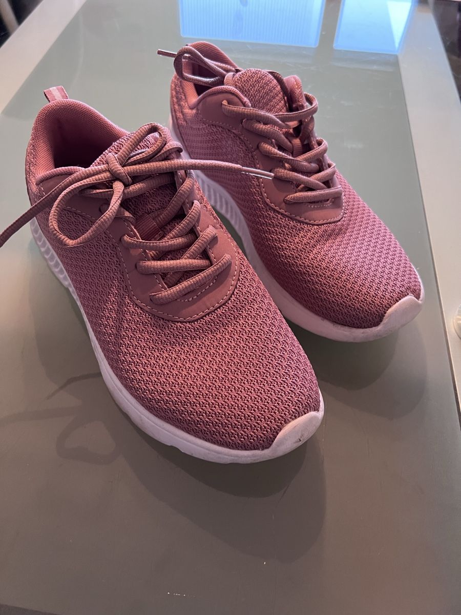 Damenschuhe: Turnschuhe Dunkelrosa Größe: 40 – Gebraucht aus Volketswil von Latinozh5