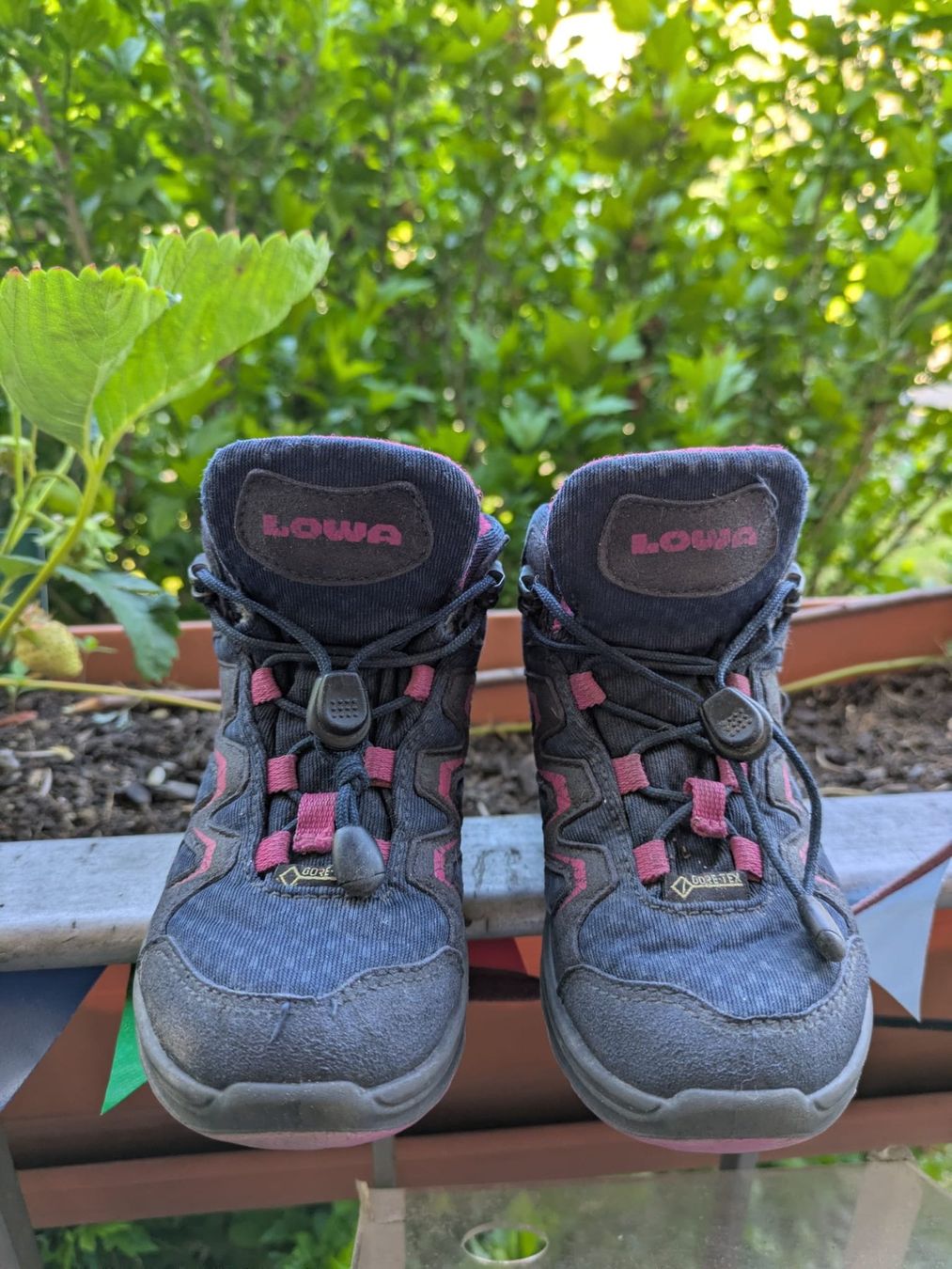 Lowa Schuhe für Jungen: Kinder Wanderschuhe, Lowa, Grösse 26 – Gebraucht aus Luzern von car_vbt5