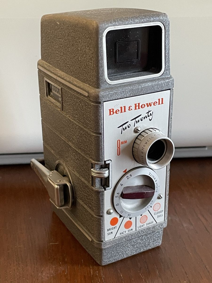Fotocamera: Bell&Howell two twenty  – Usato da Oftringen venduto da Jradioman