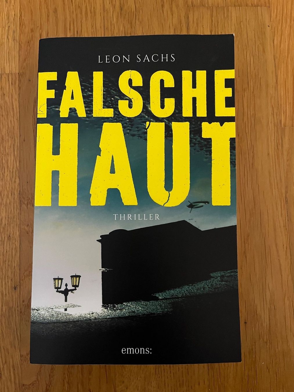 Libri: Taschenbuch "Falsche Haut", Leon Sachs – Usato da Grosswangen venduto da Vita500