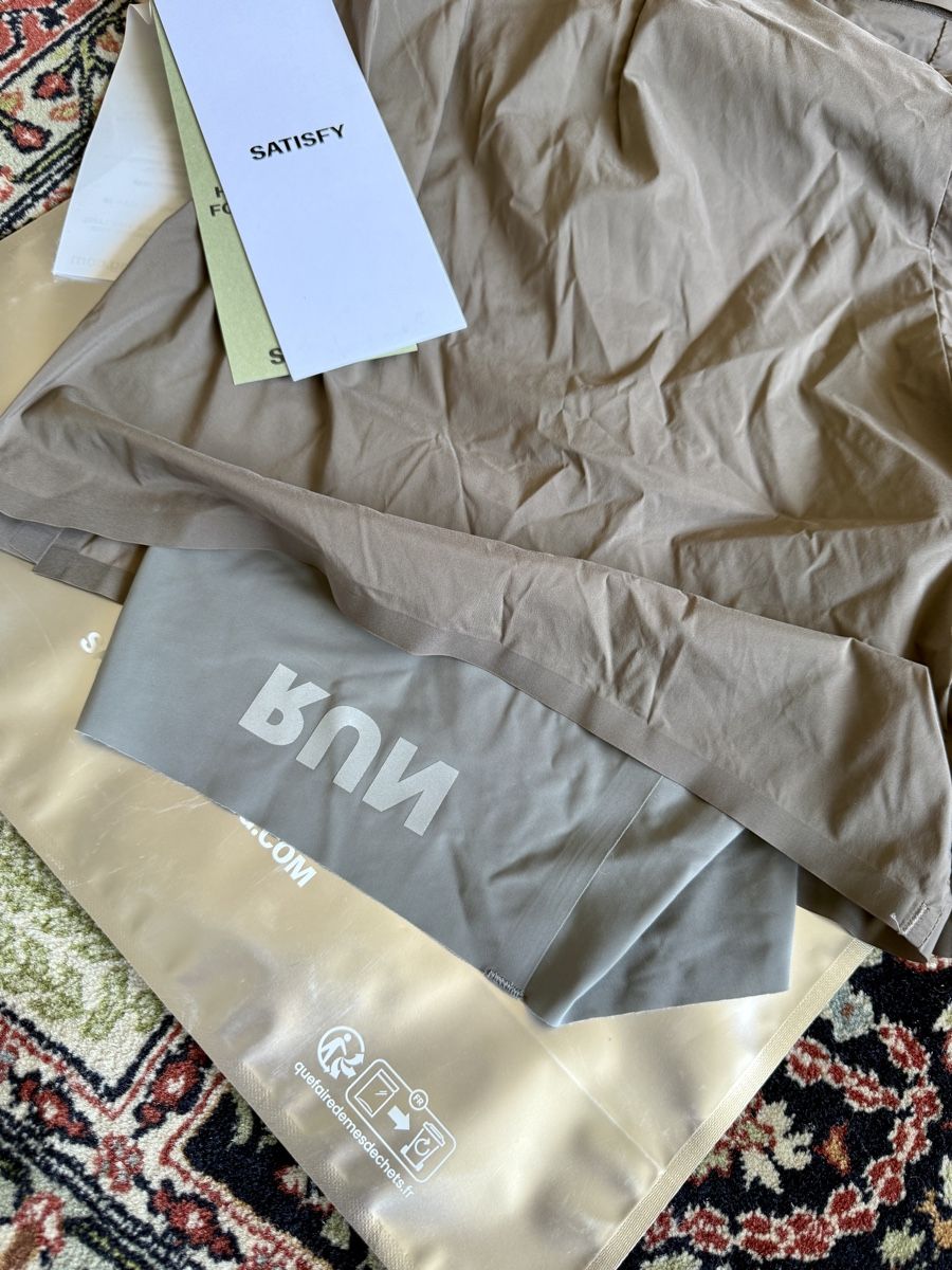 Satisfy Pantaloni: Satisfy TechSilk 8" Shorts Men's Size L new Running – Nuovo e nell'imballaggio originale da Luzern venduto da ch_in 3