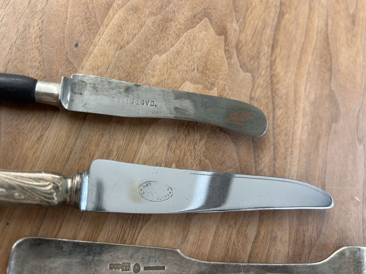 Set di posate: Verschiedenes Besteck Messer Gabel Löffel Silber Metall – Usato da Kreuzlingen venduto da Pix66 9