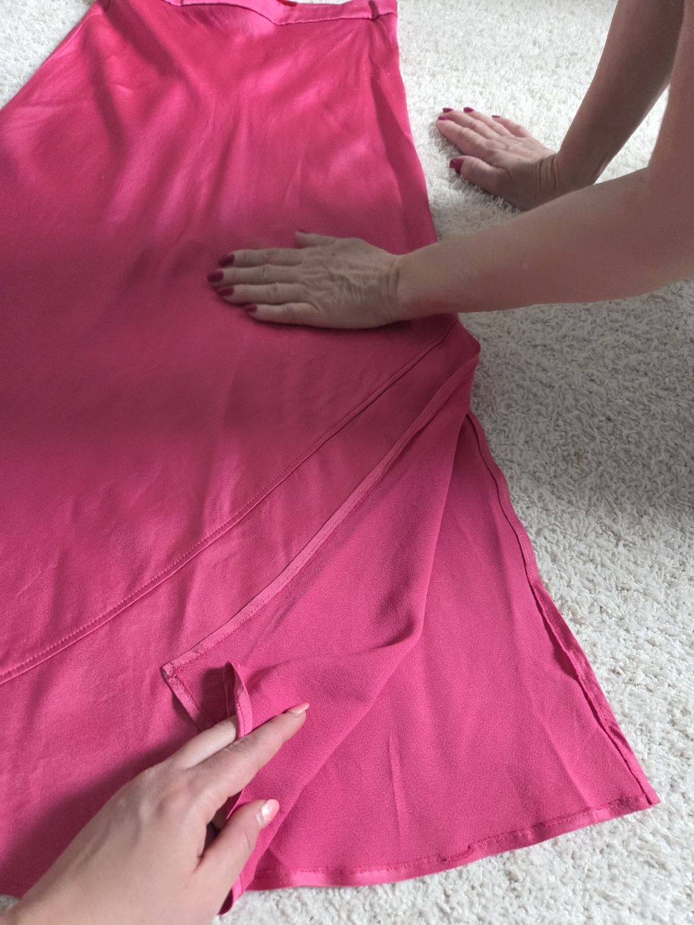 Hugo Boss Röcke: Pinker Hugo Boss Rock Satin Style – Gebraucht aus Rüfenacht BE von Biancaro 2