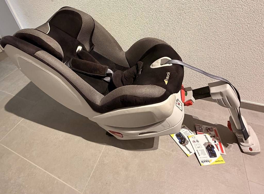 Seggiolini per auto: Hauck Variogard, Isofix-Station, Reboarder – Usato da Riehen venduto da 2snow2 2