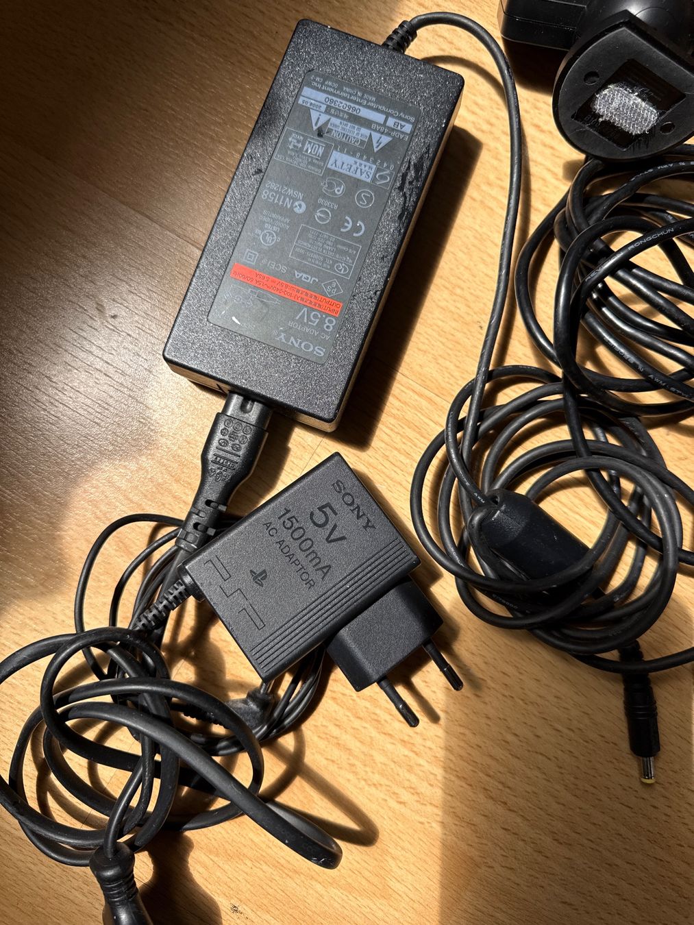Sony Controller: Lot accessoires PS4 PS2 slim et PSP – Gebraucht aus St imier von sav_bjf9 1
