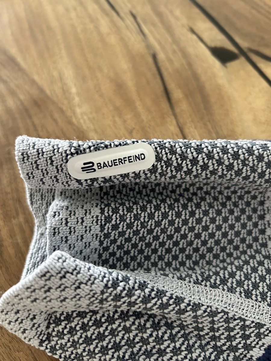 Genutrain Medizinische Geräte: Bauerfeind GenuTrain Kniebandage Grösse 2 neu – Gebraucht aus Zürich von keinweiss 1