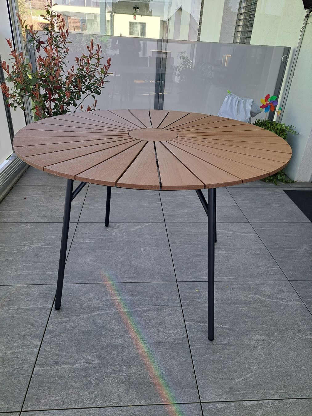 Jysk Tische: Gartentisch Balkontisch rund Holz – Gebraucht aus Niederbipp von filou0711 1