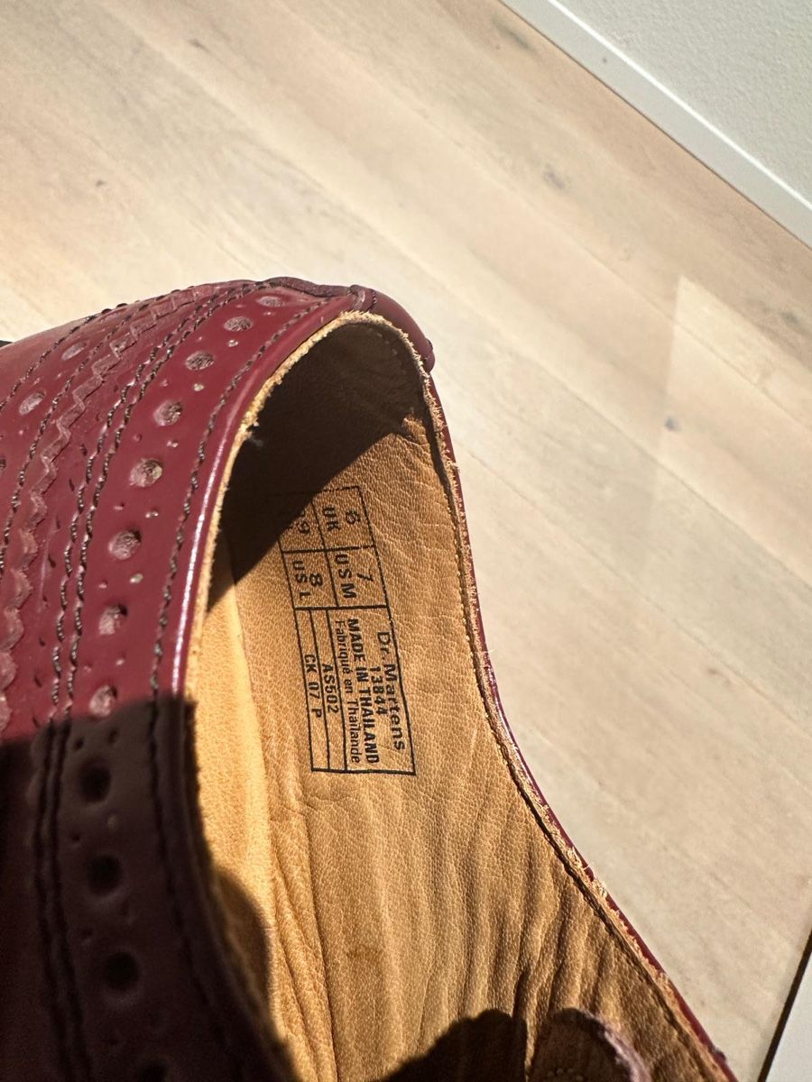 Dr. Martens Scarpe da uomo: Original Dr. Martens in burgundy leather, brogue/wingtip mod – Usato da Pfäffikon ZH venduto da mar_z6c5 4