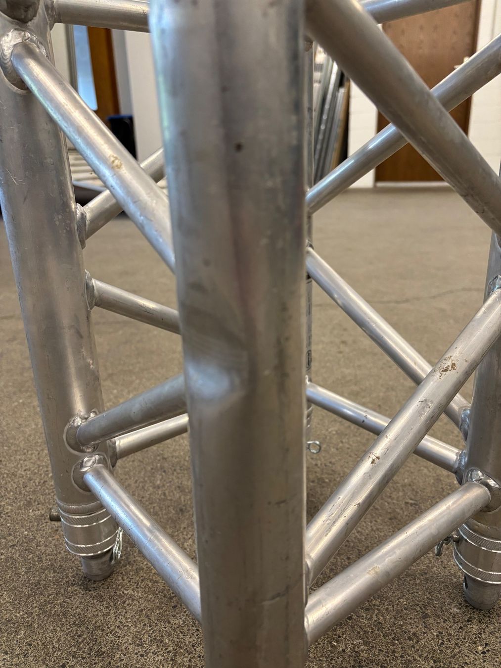 Tralicci: Globaltruss Traverse 50cm (mit Beule) – Usato da Waltenschwil venduto da Event-Zone