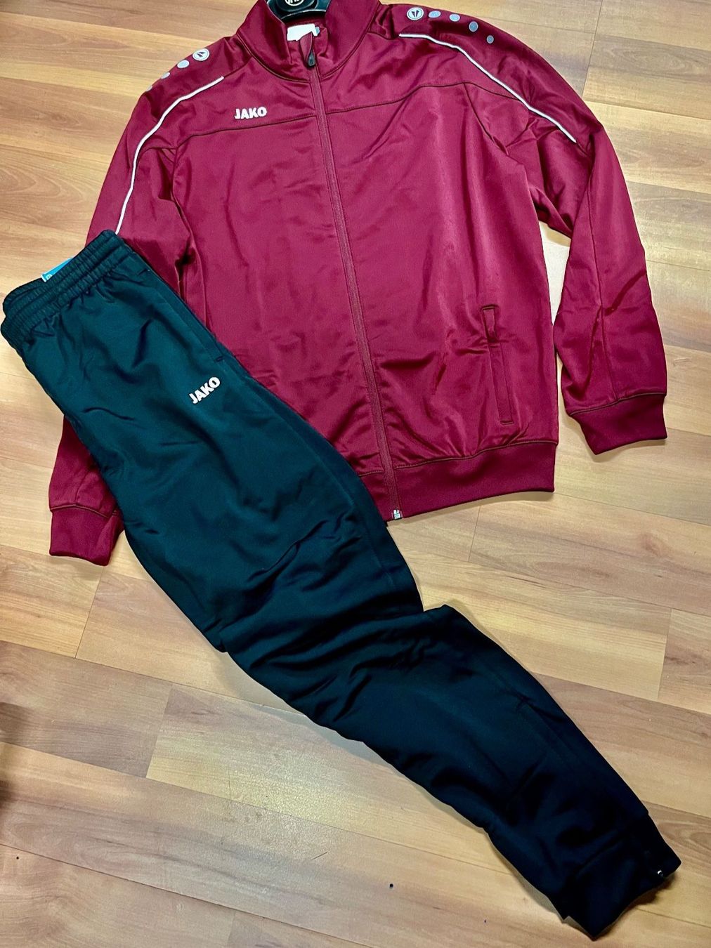 Jako-O Anzüge: JAKO Junioren Trainer, bordeaux/schwarz,  Grösse164 – Neu und originalverpackt aus Adliswil von vette56