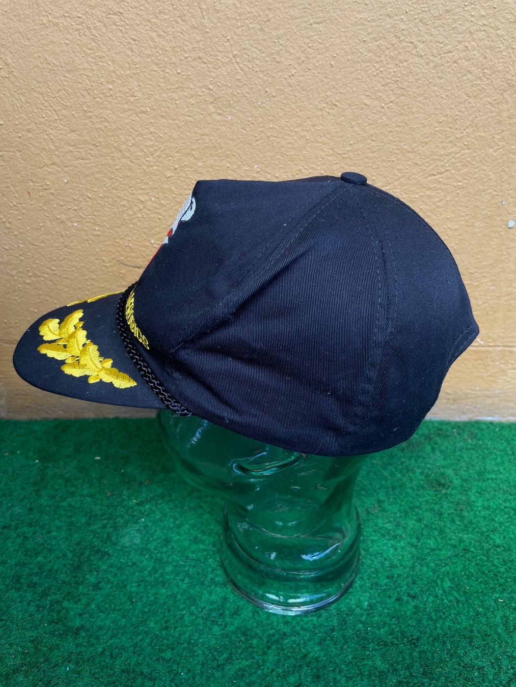 Copricapi, berretti & cappellini: Vintage 80s Cap Aerobics Shark embroidered – Usato da Zürich venduto da le_souk 1