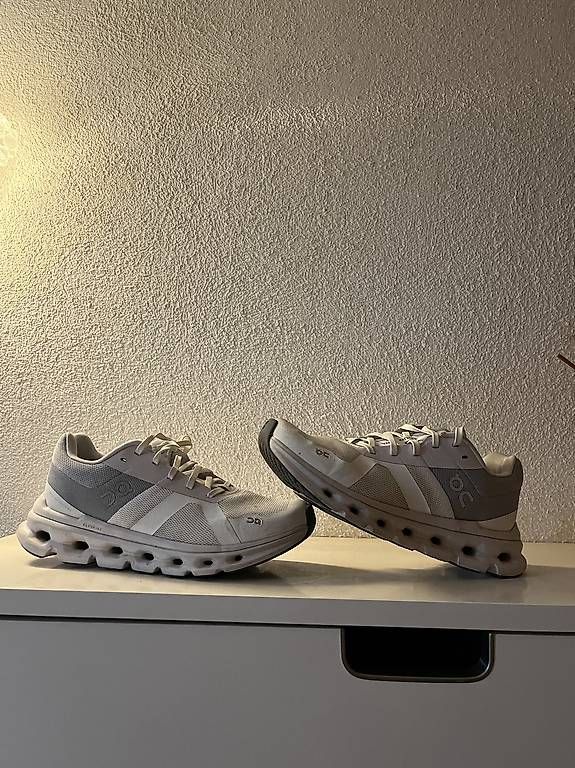Chaussures hommes: ON Cloudrunner – D'occasion à Buttisholz par Katja_H