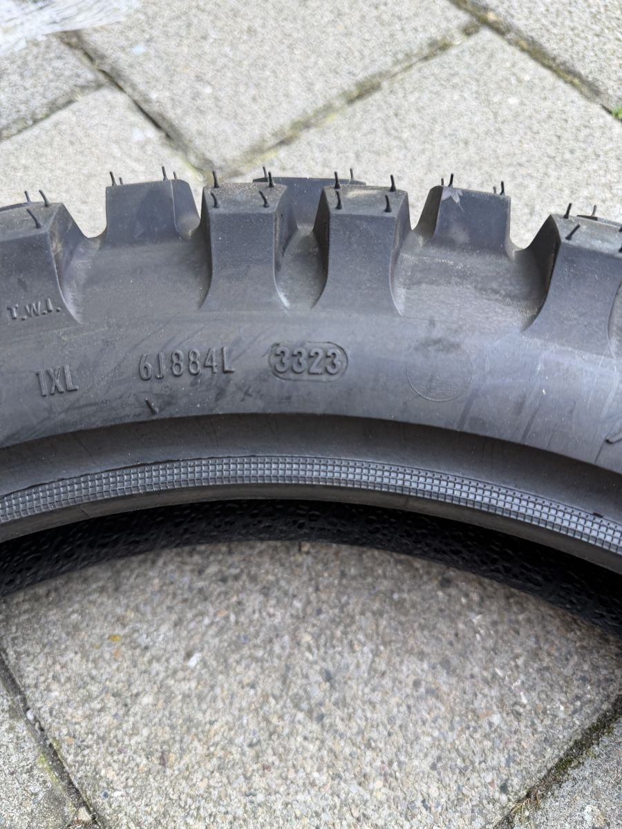 Autres écriture & dessin: Pirelli RallyCross 120/90/17 – Neuf avec emballage d'origine à Uttwil par GripReifen 1