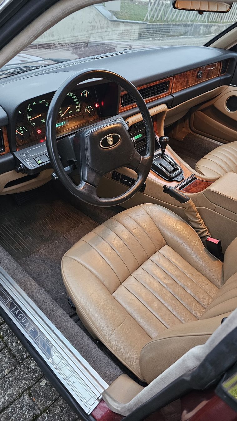 Jaguar Automobili: Jaguar Sovereign 4.0i – Usato da Aarau venduto da Lrf80 5