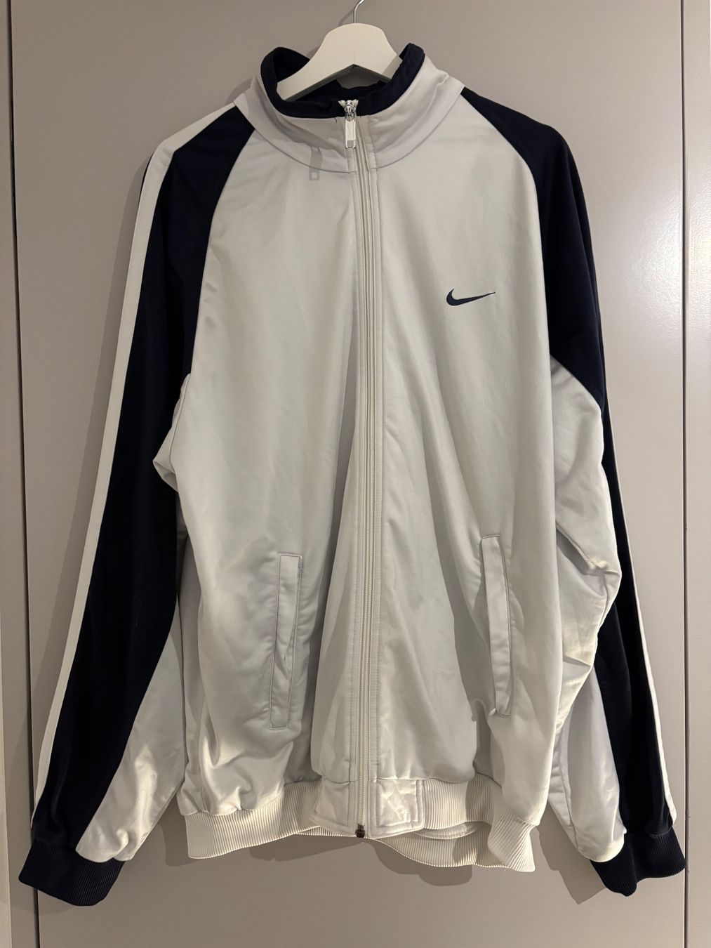 Maglioni & Felpe: Nike Zipper Vintage – Usato da Horgen venduto da zimtaoui