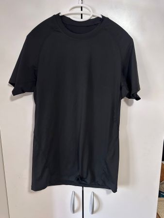 T-Shirt schwarz Grösse S neuwertig