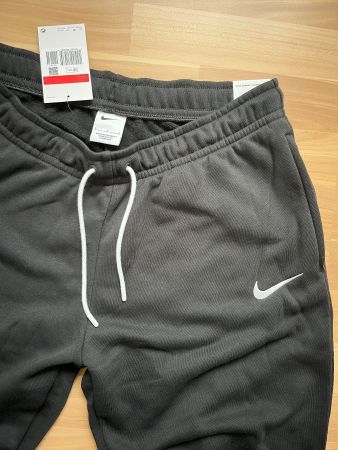 Neue Nike Trainerhose, mit Etikett