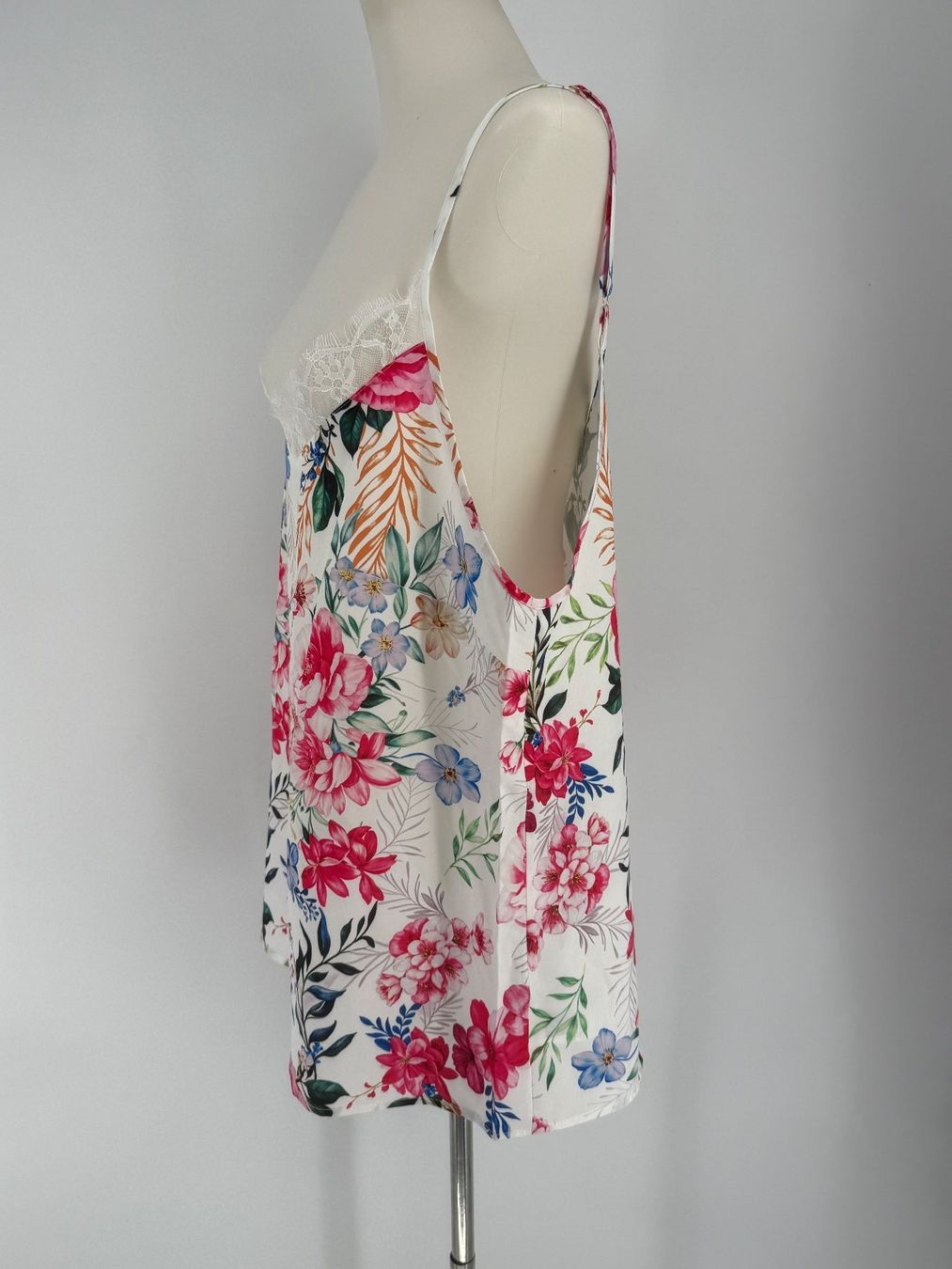 Top: Top Gr. XXL mit Blumenprint und Spitze – Nuovo (secondo la descrizione) da Auenstein venduto da moin. 1