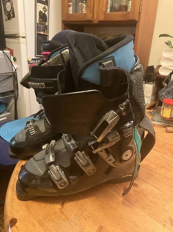 Chaussures hommes: Chaussures de ski Salomon - 41 à 42.5 – D'occasion à Genève par sbo_ks28