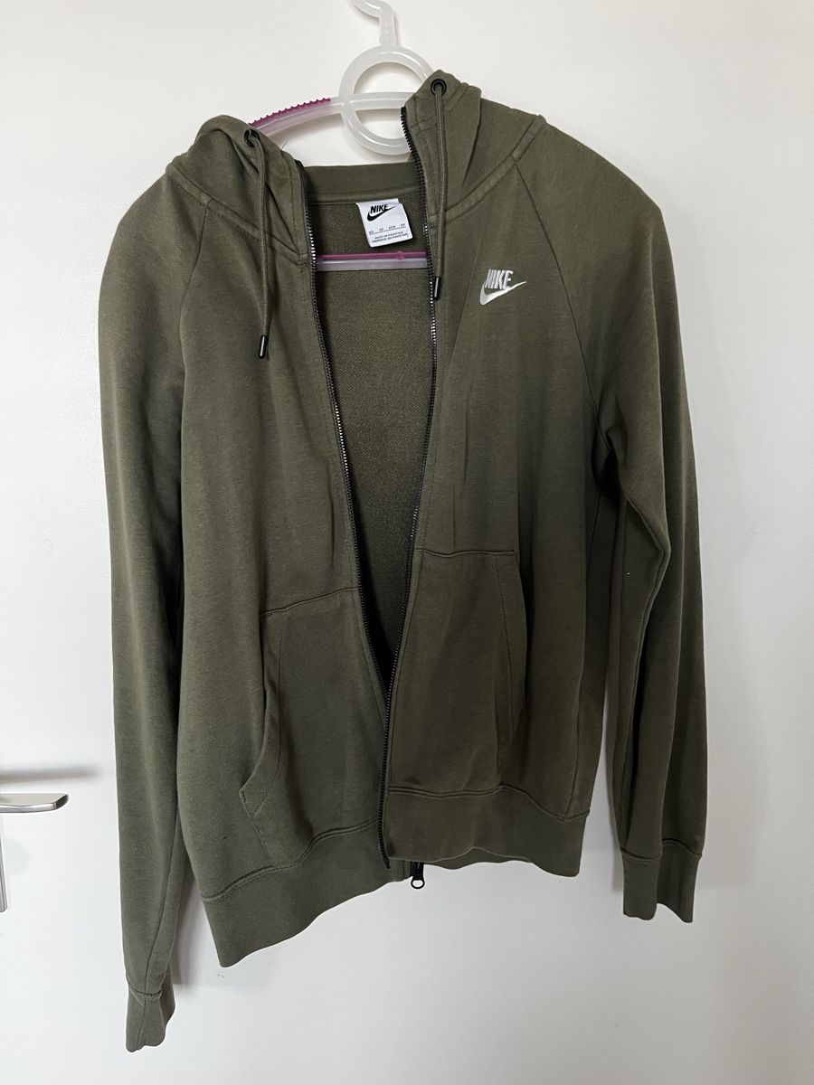 Nike Giacche: Nike Kaputzenjacke olivgrün – Usato da Herisau venduto da M_W.