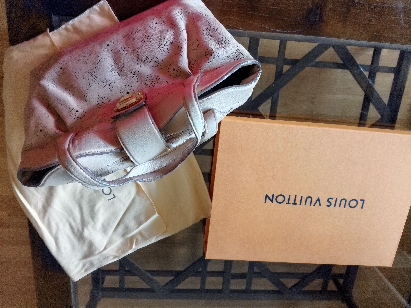 Louis Vuitton Taschen für Damen: Louis Vuitton . Mahina – Gebraucht aus Disentis-Muster von Bix03 6