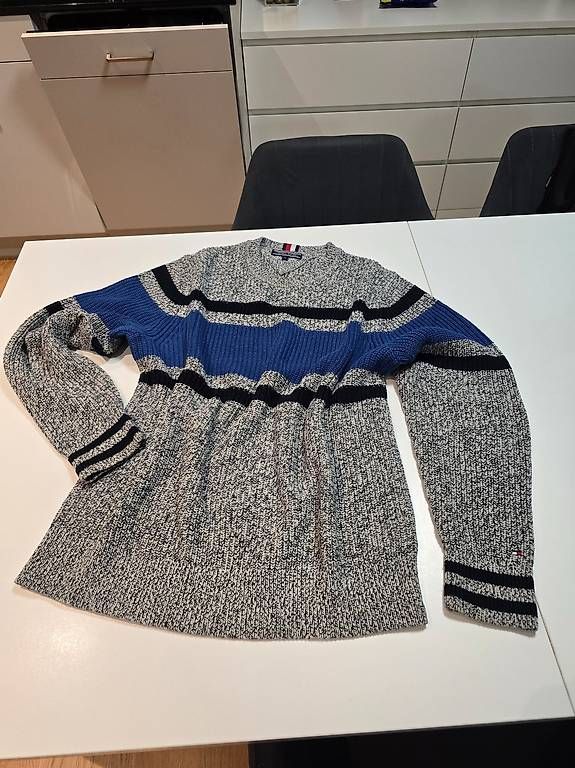Pullover & Sweatshirts: Thommy Hilfiger Pulli – Gebraucht aus Kloten von cos_khp9