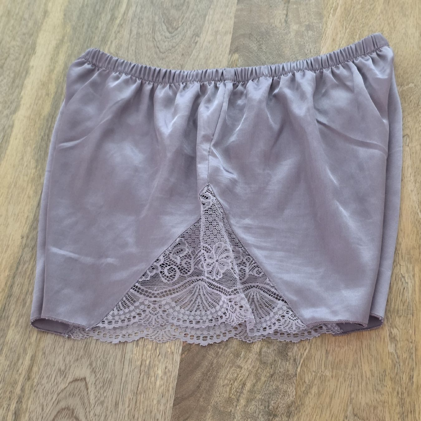 Altra biancheria intima: Shorts  Lila Spitze Gr M – Usato da Rheinsulz venduto da Gilea 1