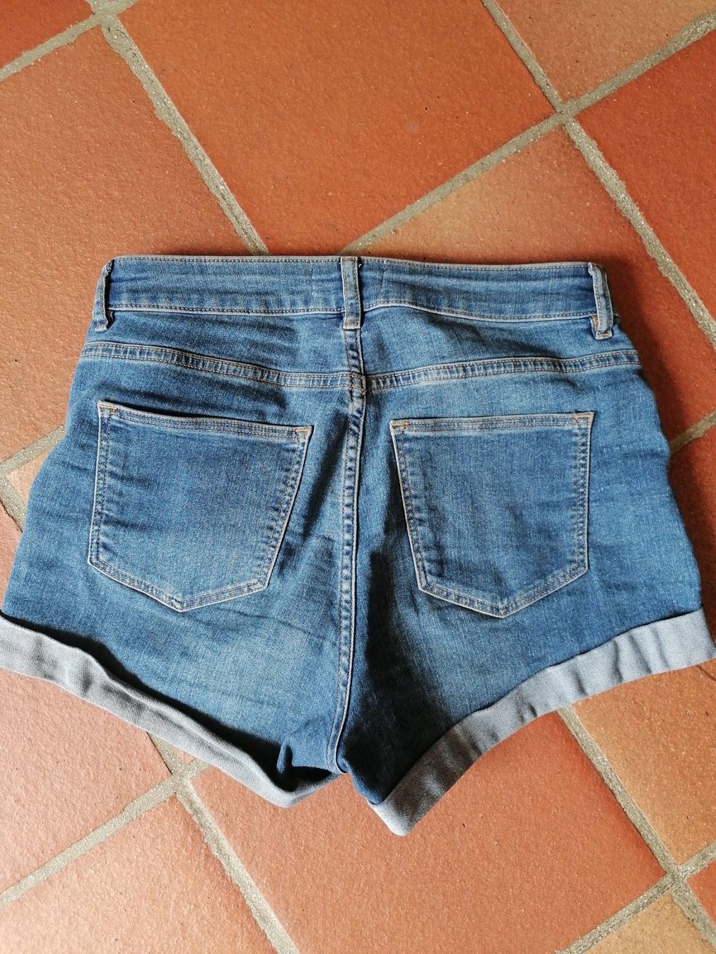 H&M Jeans: Shorts Jeans, 36 – Usato da Solothurn venduto da Shanty.20 1